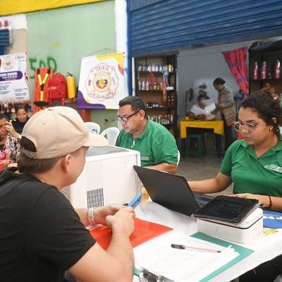 Uribia avanza hacia la legalidad: más de 300 comerciantes formalizan su actividad económica en histórica Feria de la Legalidad