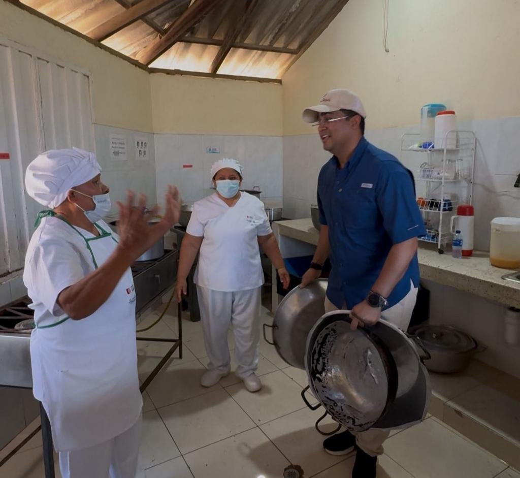 Gobernación de La Guajira entrega menaje y mobiliario para comedores escolares en 12 municipios no certificados