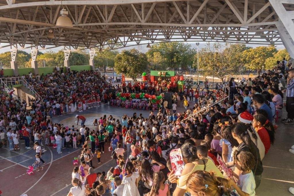 Parque Romero Gámez se convirtió en el epicentro de la magia navideña en Barrancas