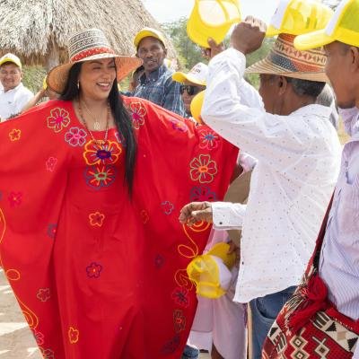 Comunidades wayúu de Riohacha tienen la manta bien puesta por Martha Peralta Epieyú al Senado de la República