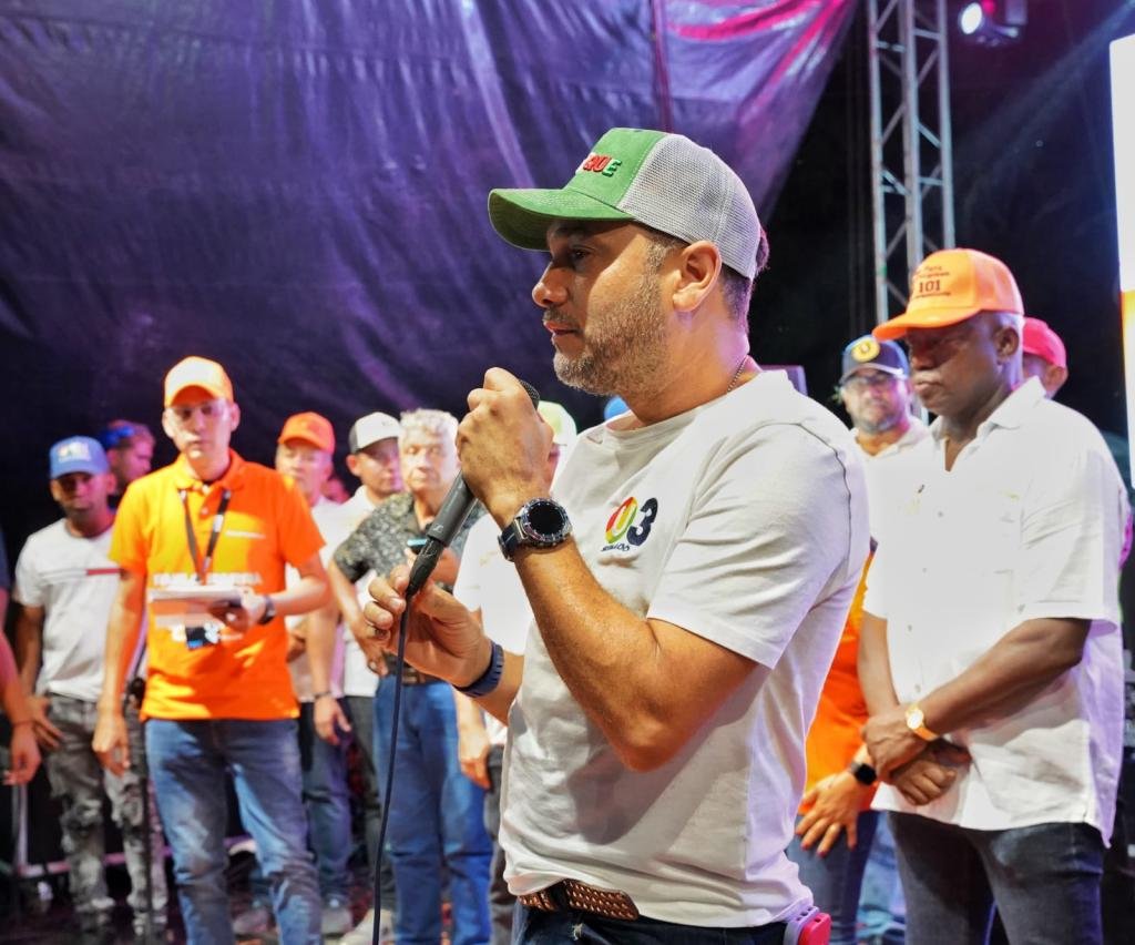 Alfredo Deluque recibe amplio respaldo ciudadano durante su recorrido por El Molino y Albania, La Guajira