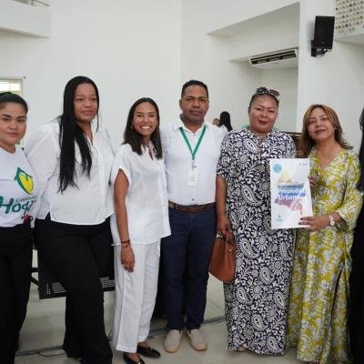 Familias de Riohacha reciben títulos de propiedad tras años esperando la legalización de sus viviendas*