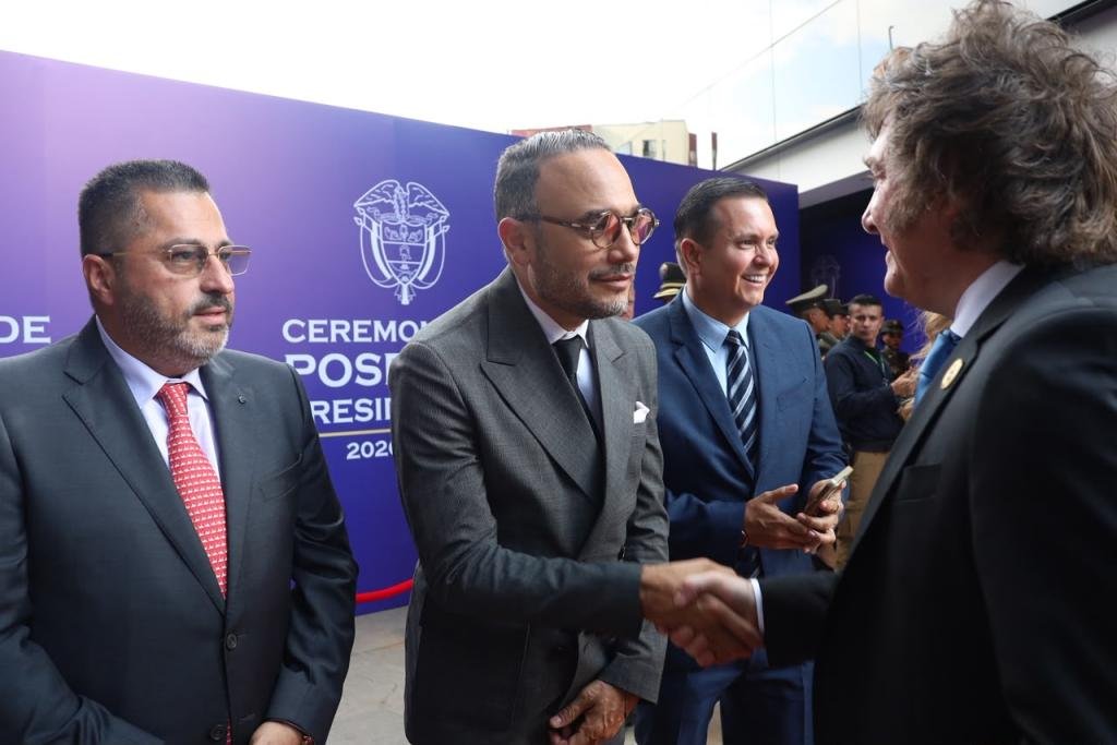 ALFREDO DELUQUE, ÚNICO SENADOR GUAJIRO PRESENTE EN LA POSESIÓN PRESIDENCIAL