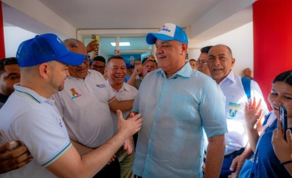 Carlos Robles Julio es reelegido como rector de Uniguajira