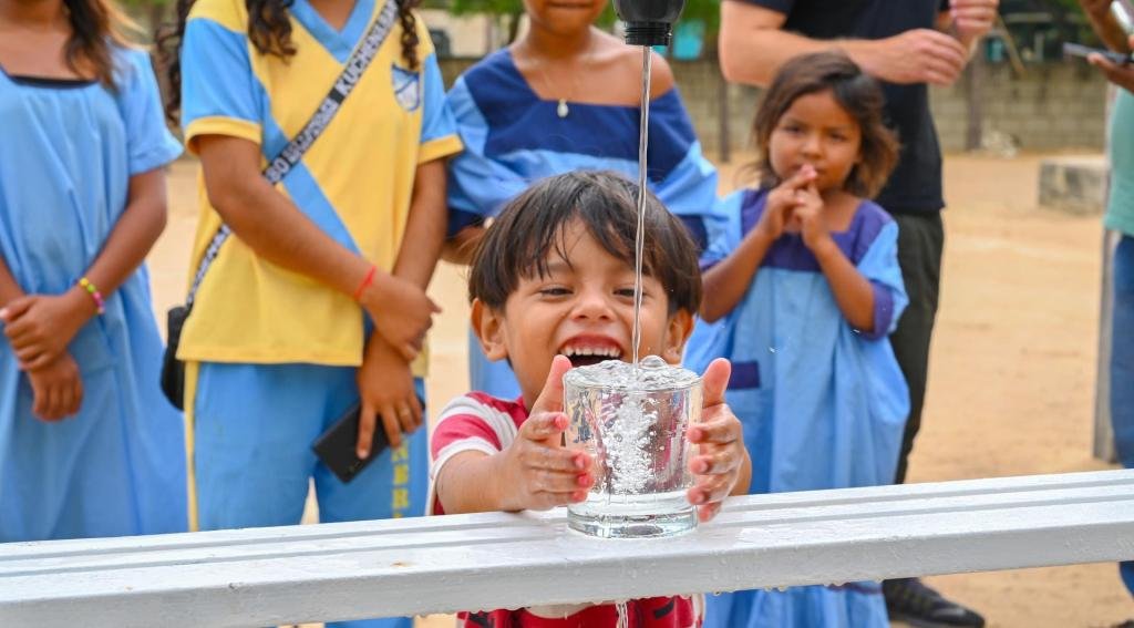 Uniguajira se unió a Global Shapers para entregar filtros de agua potable en zonas rurales del departamento