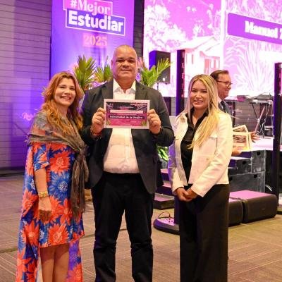 La Universidad de La Guajira fue galardonada por el Ministerio de Educación en la Noche de la Excelencia 2025