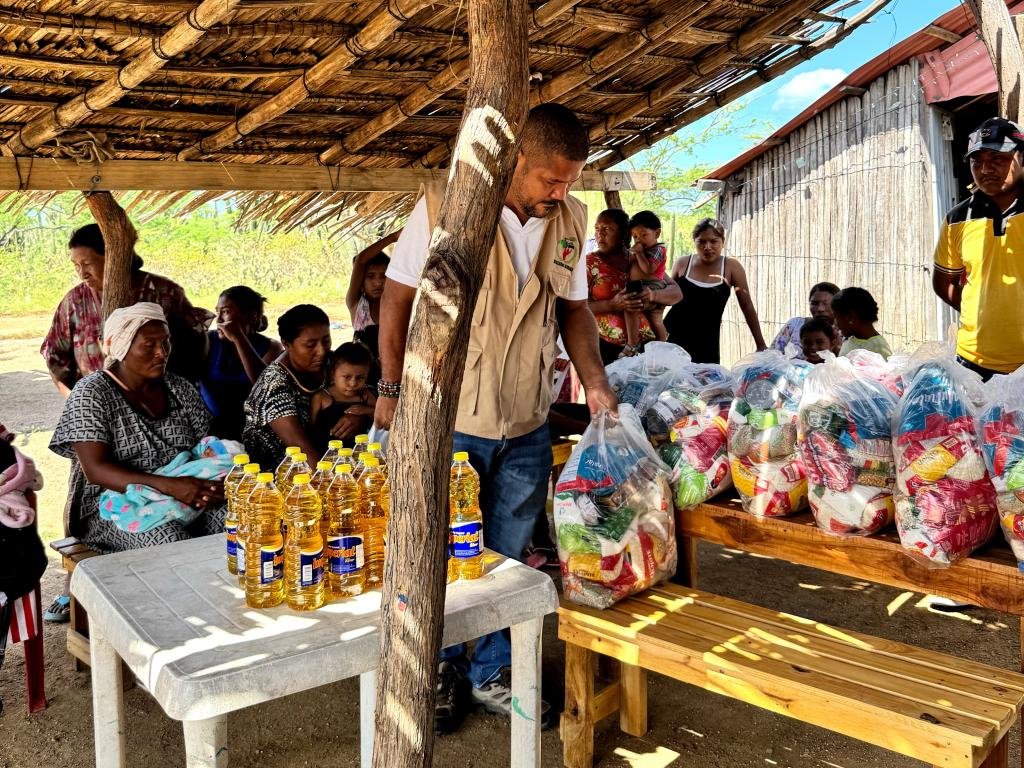 El Movimiento Indígena Nación Wayuu sigue entregando ayudas humanitarias en La Guajira