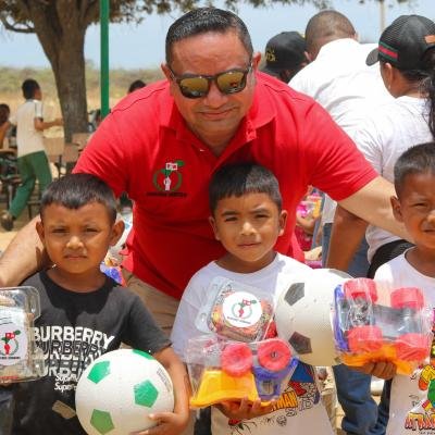 ONG Nación Wayuu entregó libros y juguetes a niños wayuu en el Día de la Niñez
