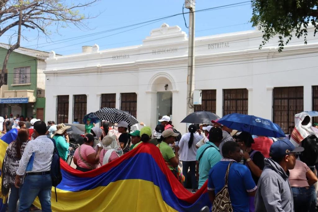 Paro Indefinido en Riohacha Cumple 15 Días: Educadores Exigen Soluciones Urgentes