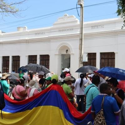 Paro Indefinido en Riohacha Cumple 15 Días: Educadores Exigen Soluciones Urgentes