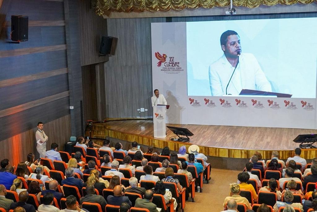 Más allá de pasaportes o fronteras, todos compartimos una condición común: la de buscar dignidad, pertenencia y futuro”: alcalde Genaro Redondo