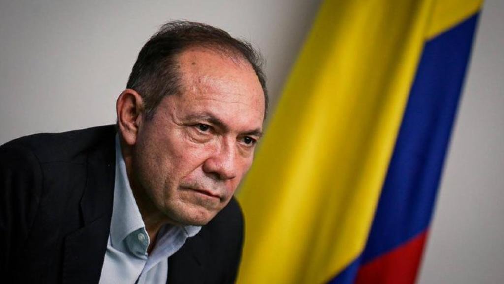 Juez sancionó por desacato al ministro de Trabajo, Antonio Sanguino, con cinco días de arresto y multa