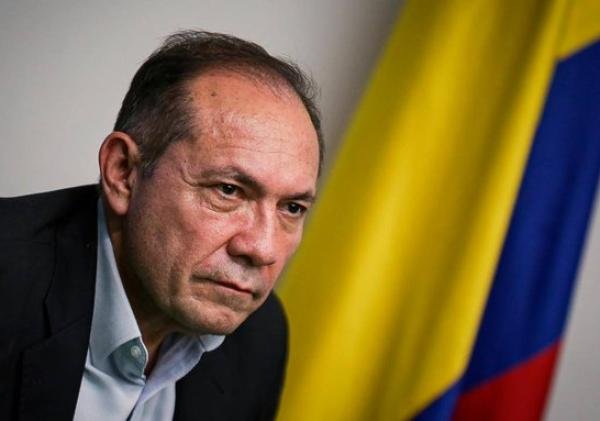 Juez sancionó por desacato al ministro de Trabajo, Antonio Sanguino, con cinco días de arresto y multa