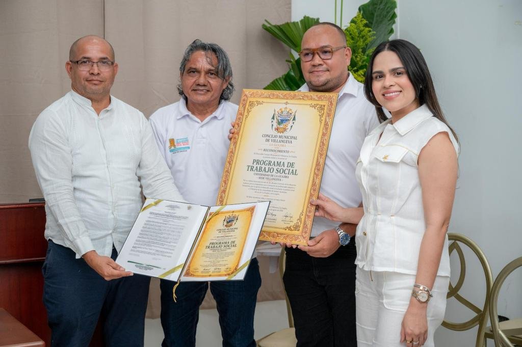 Villanueva reconoce más de 20 años de aporte social de Uniguajira