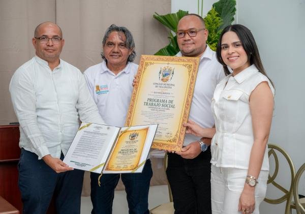 Villanueva reconoce más de 20 años de aporte social de Uniguajira